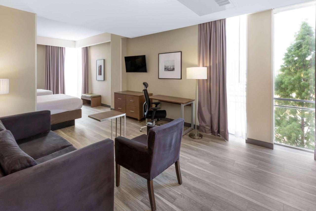 Hotel La Quinta & By Wyndham Downtown - Route 66
