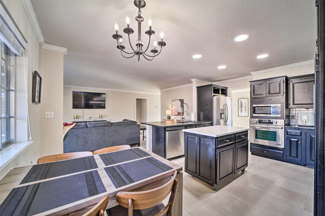 Immaculate Woodland View Retreat With Hot Tub Tulsa