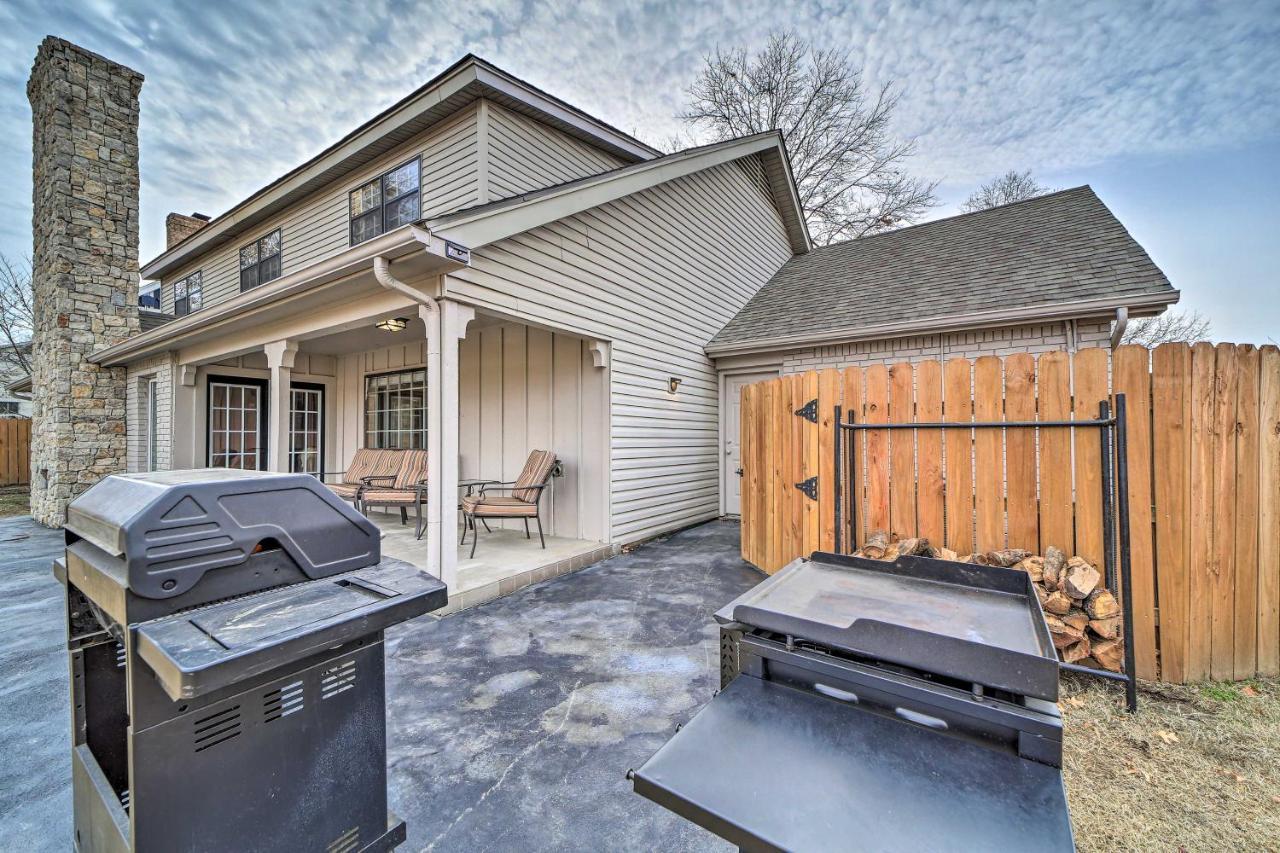 Immaculate Woodland View Retreat With Hot Tub Tulsa