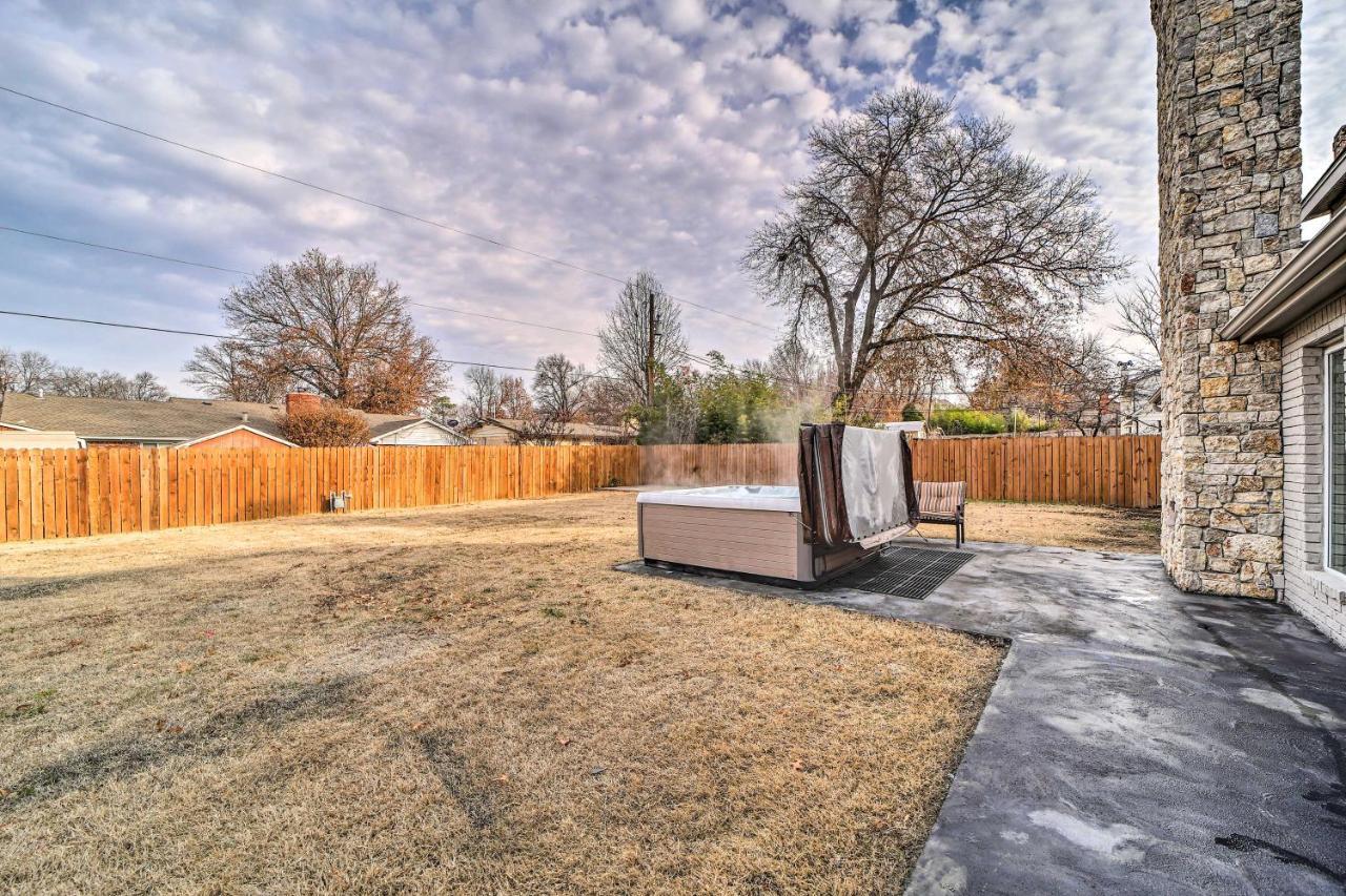 Immaculate Woodland View Retreat With Hot Tub Tulsa