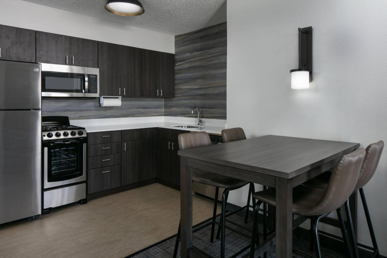 Hotel By Marriott South Tulsa