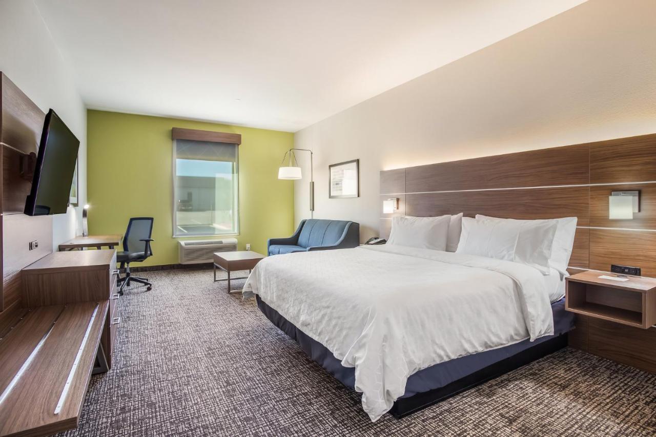 Express & East - Catoosa By Ihg 3*