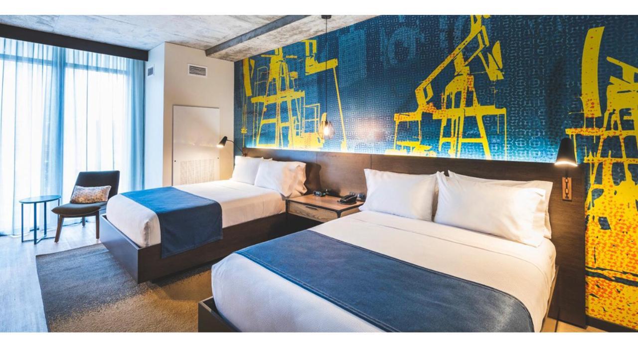 Hotel Indigo Dwtn/entertainment Area Tulsa