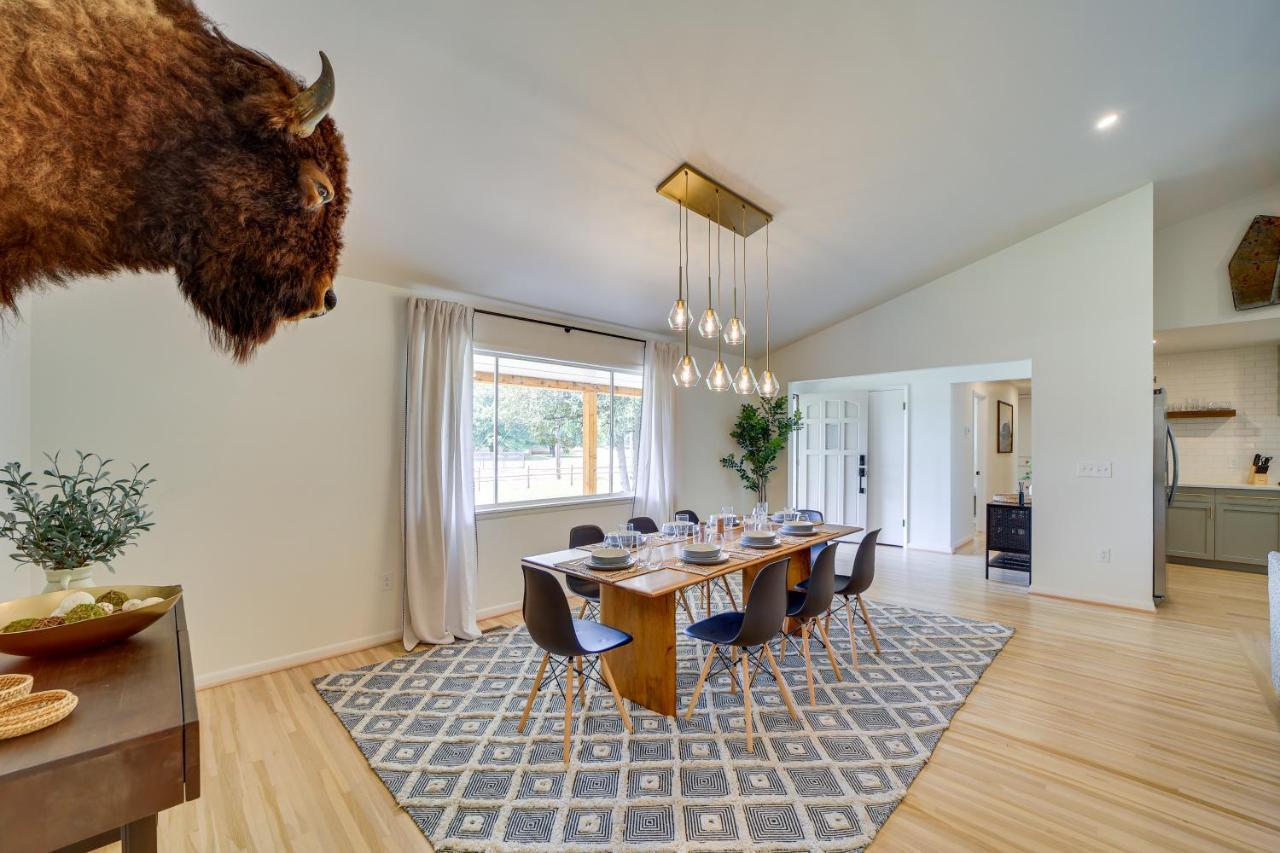 Well-appointed With Fire Pit And Patio! Holiday home