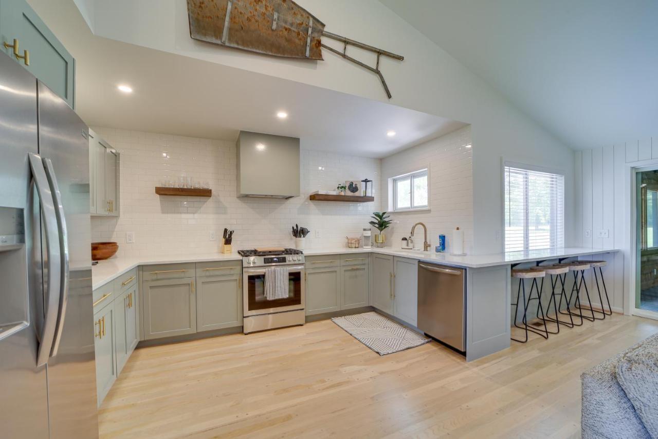 Well-appointed With Fire Pit And Patio! Holiday home *