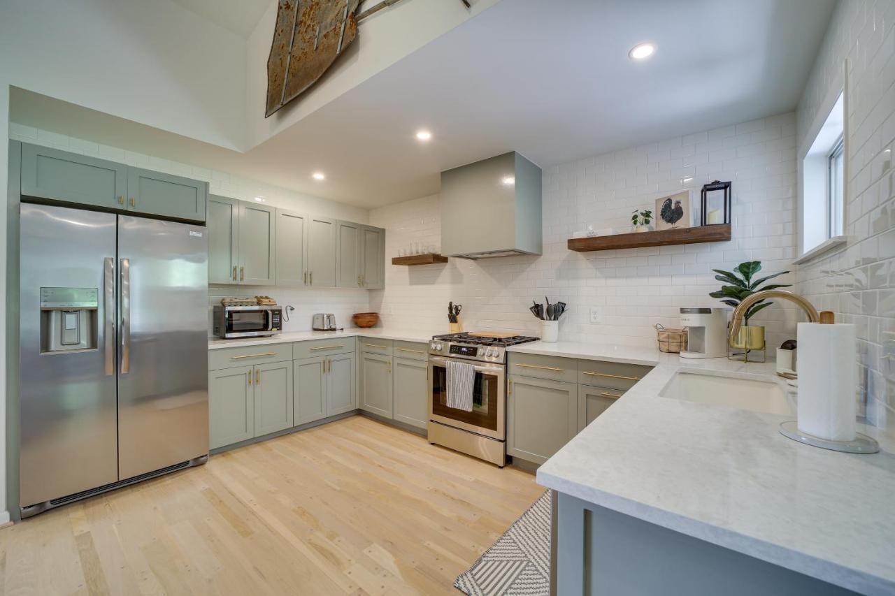 Well-appointed With Fire Pit And Patio!