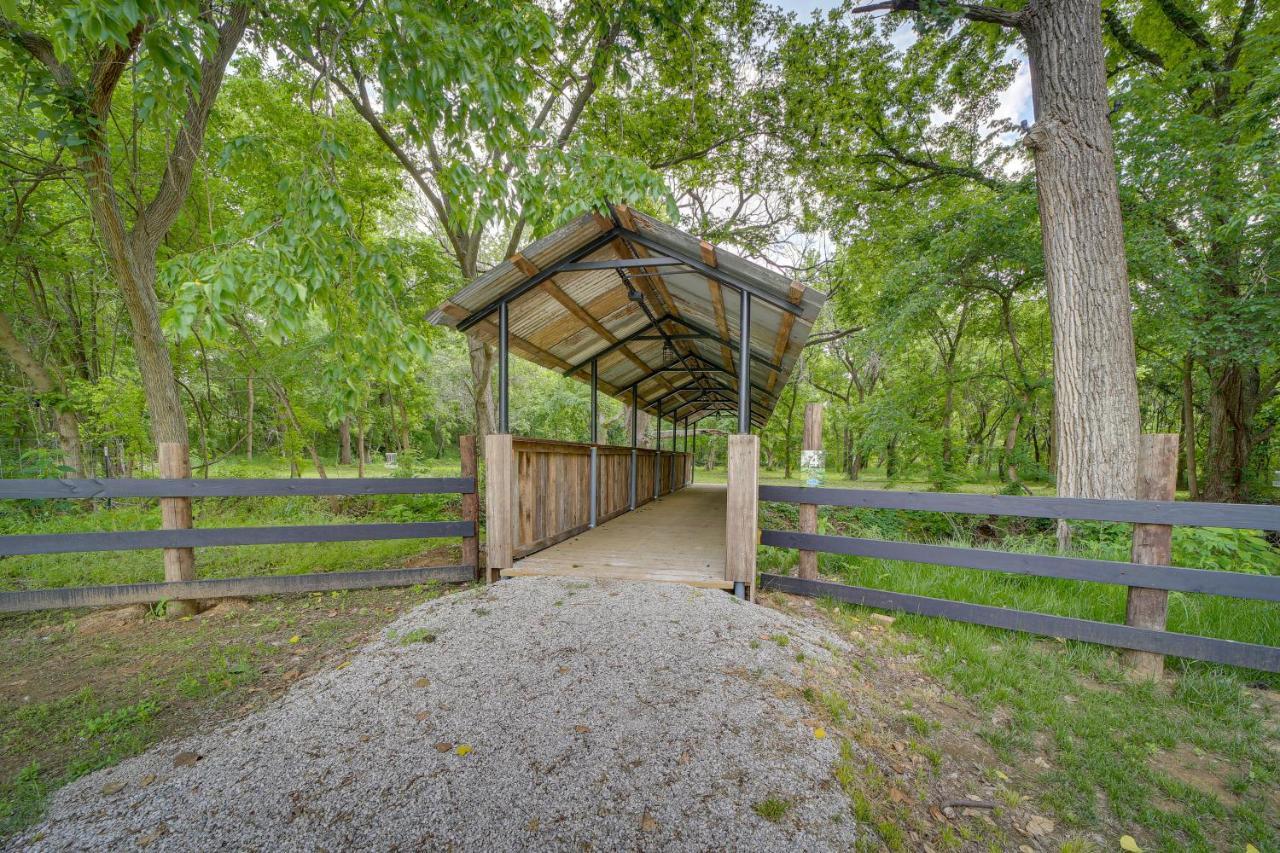 Holiday home Well-appointed With Fire Pit And Patio! *