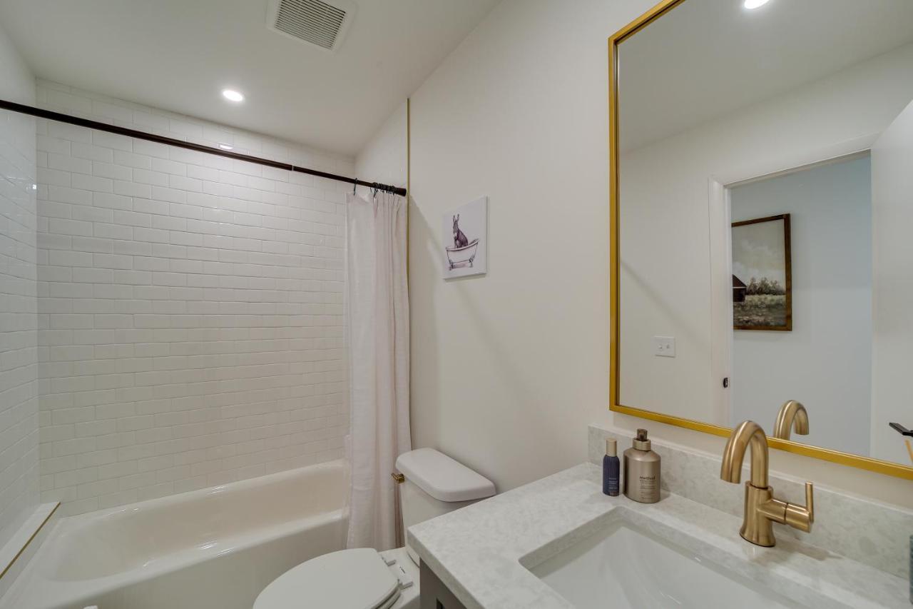 Well-appointed With Fire Pit And Patio! Holiday home Tulsa