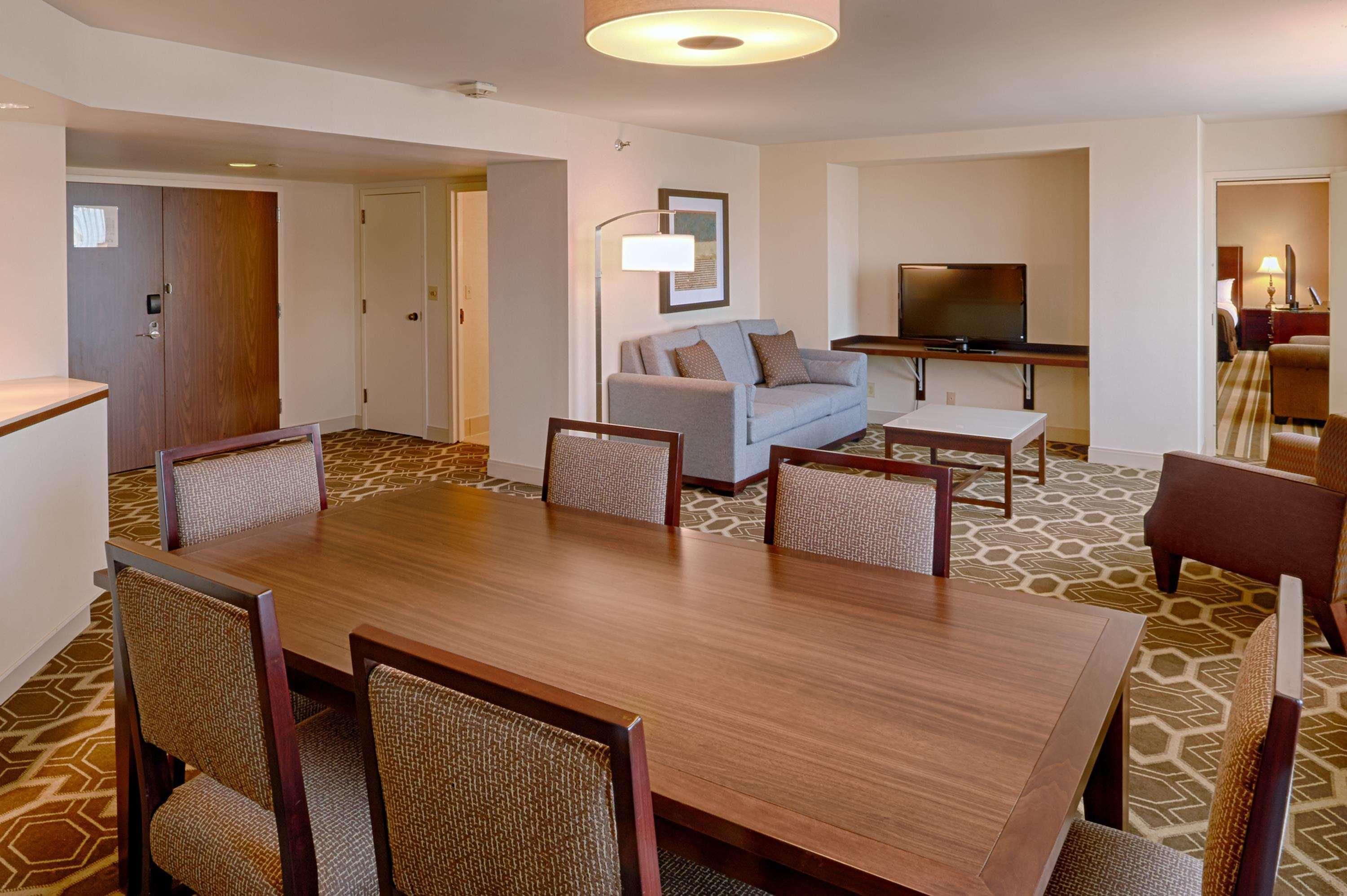 Doubletree By Hilton Downtown Hotel