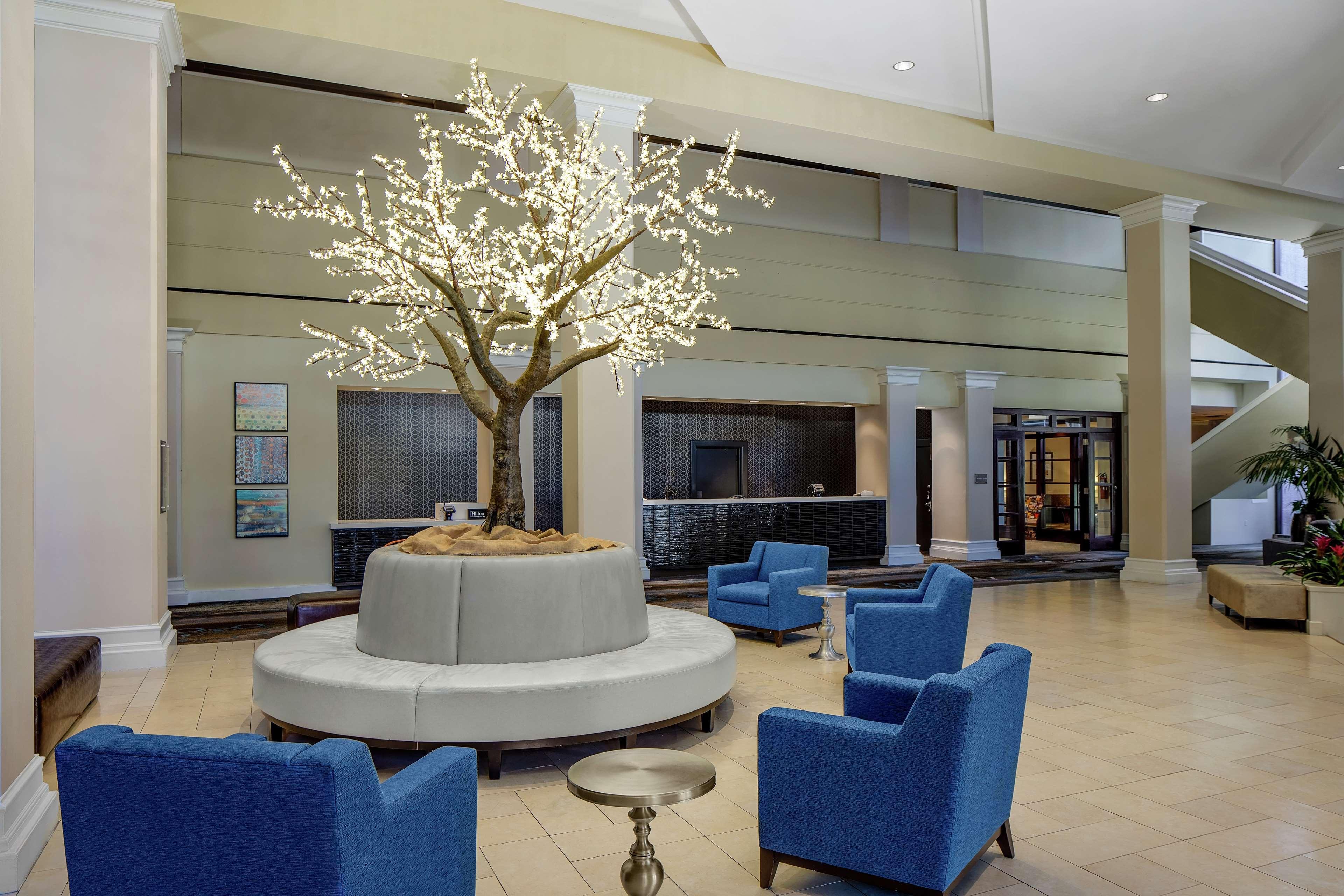 Hotel Doubletree By Hilton Downtown Tulsa