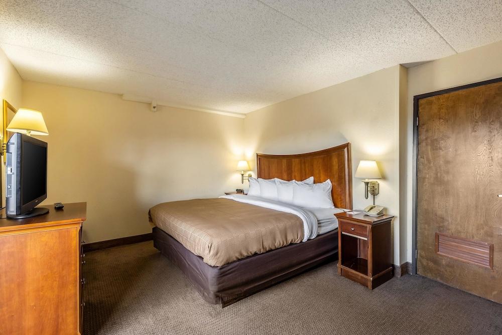 Square Central, I-44 By Oyo 3*