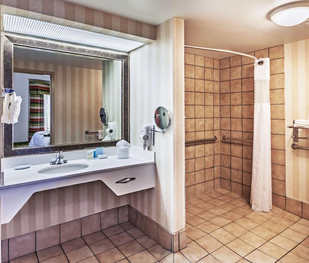 Hotel Hampton & Tulsa-woodland Hills 3*