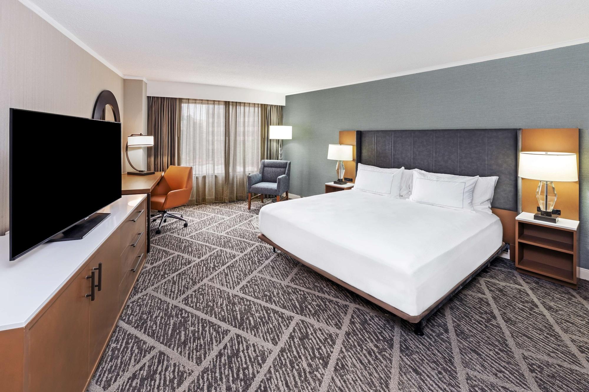 Doubletree By Hilton At Warren Place 3*