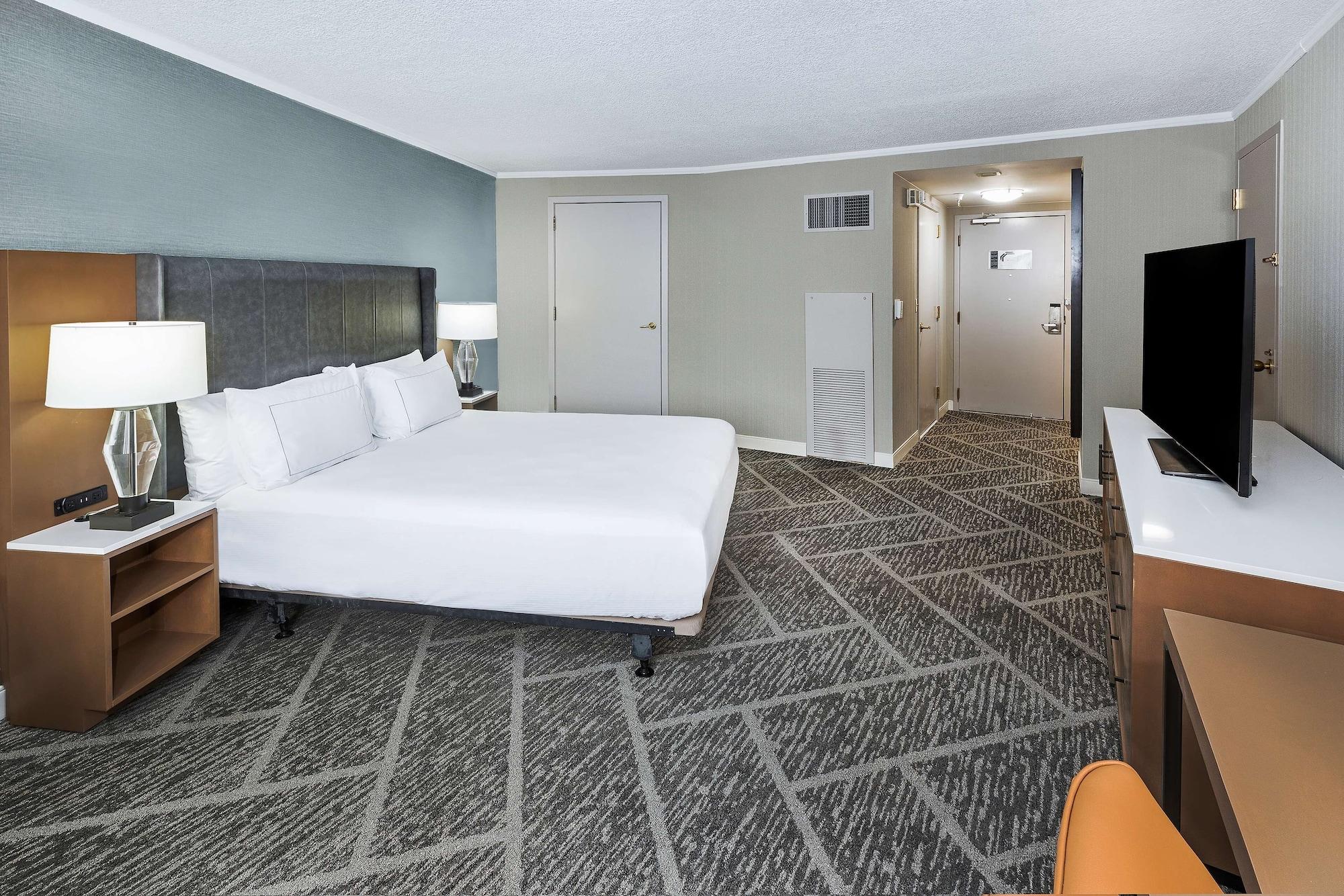 Doubletree By Hilton At Warren Place