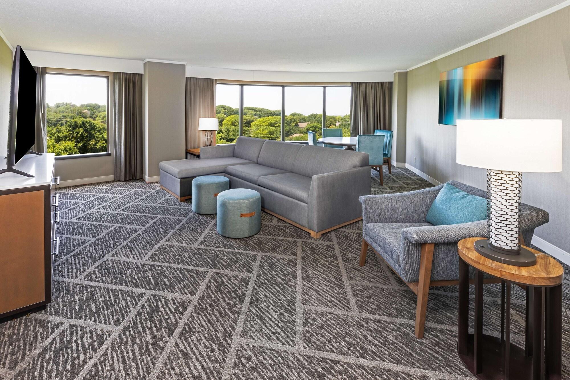 Doubletree By Hilton At Warren Place Hotel