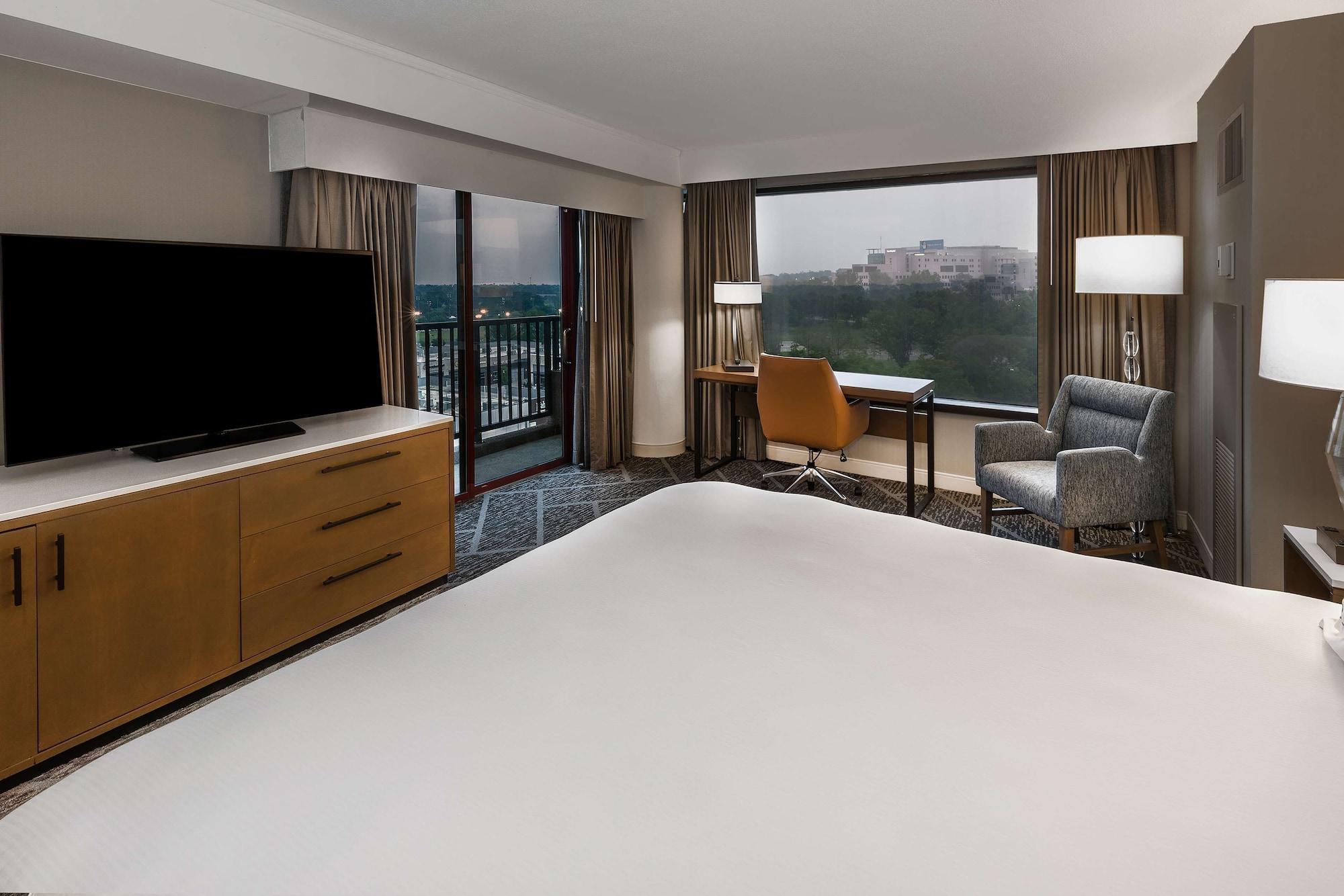Doubletree By Hilton At Warren Place Hotel