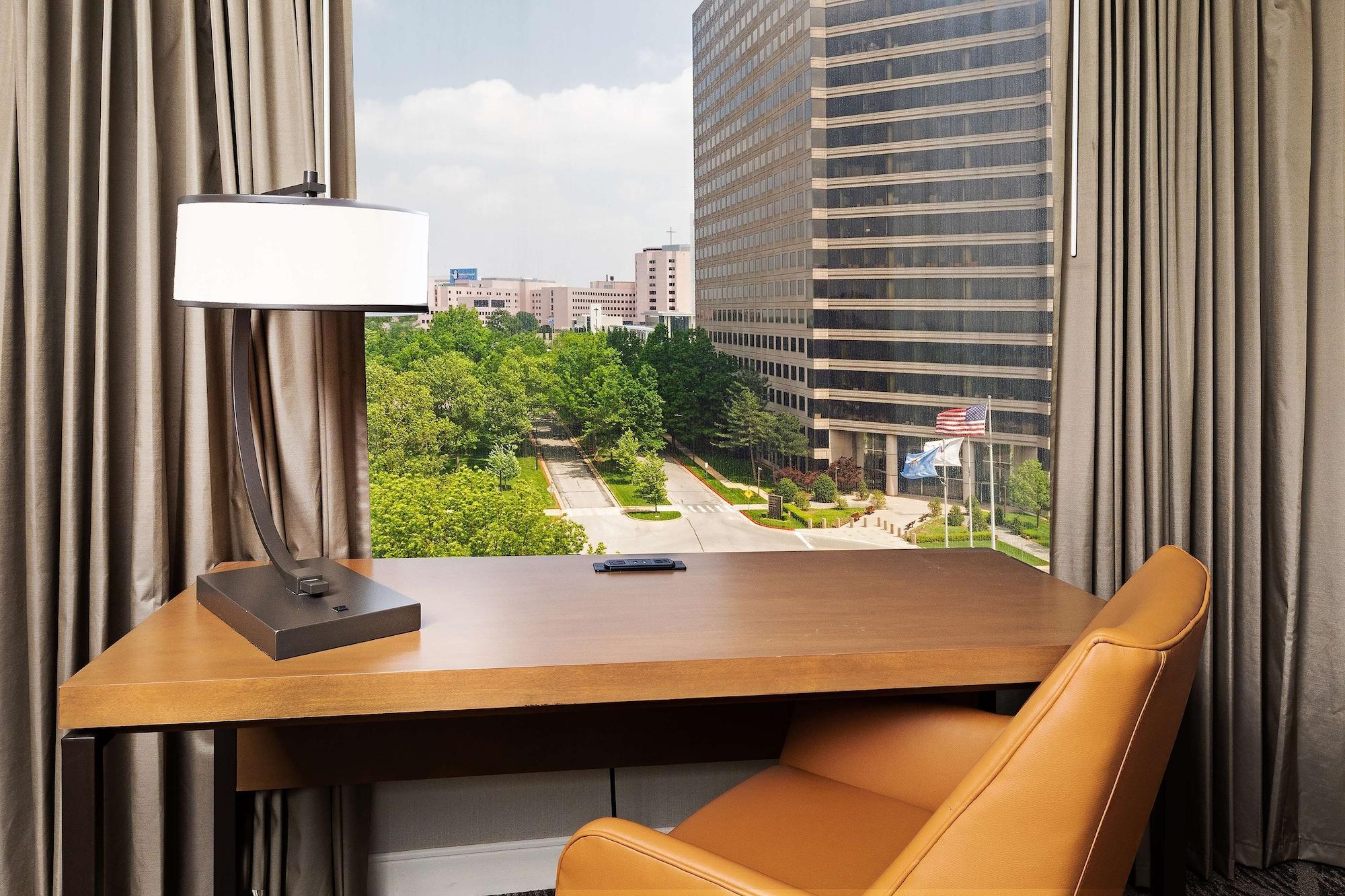 Doubletree By Hilton At Warren Place Hotel Tulsa
