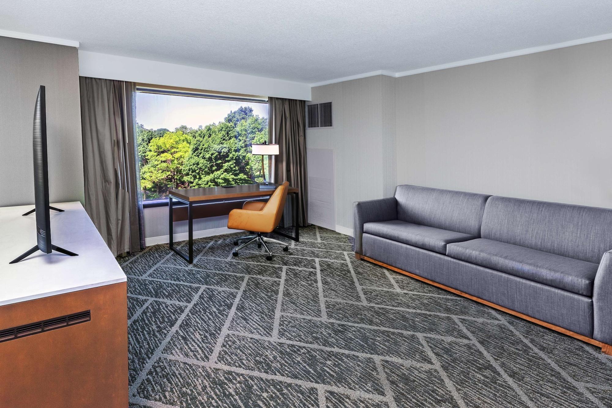 Hotel Doubletree By Hilton At Warren Place Tulsa