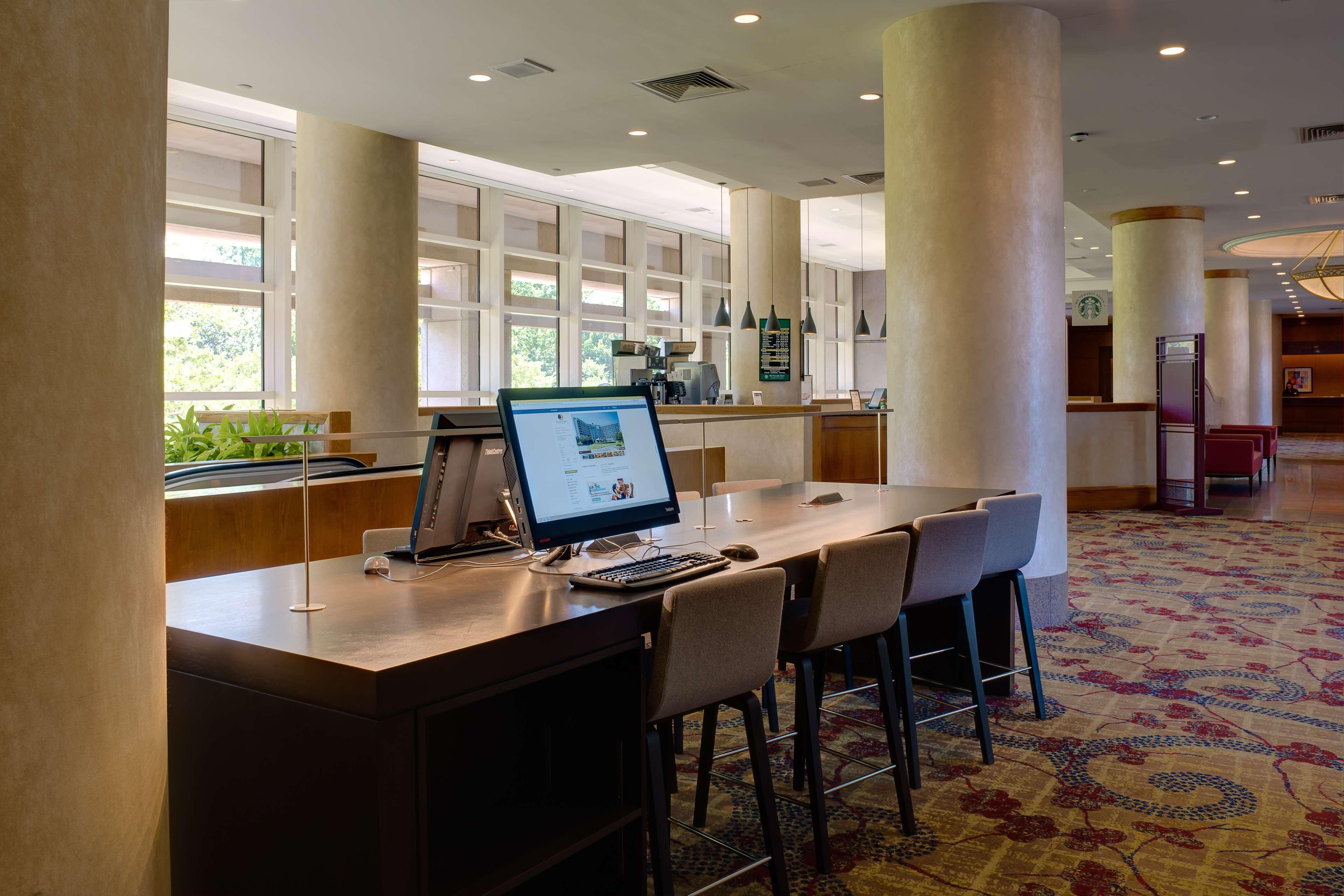 Doubletree By Hilton At Warren Place Hotel Tulsa