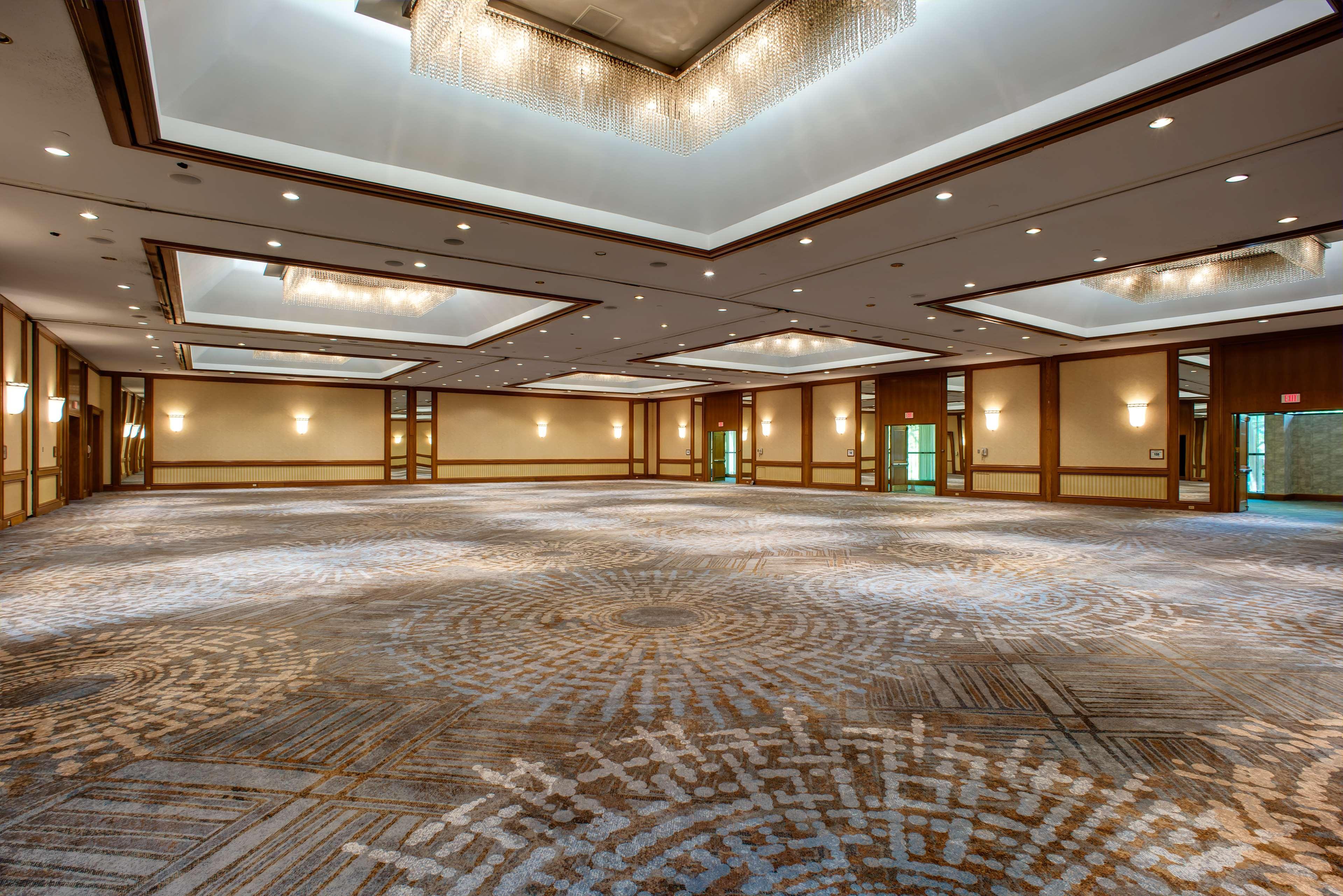 Doubletree By Hilton At Warren Place