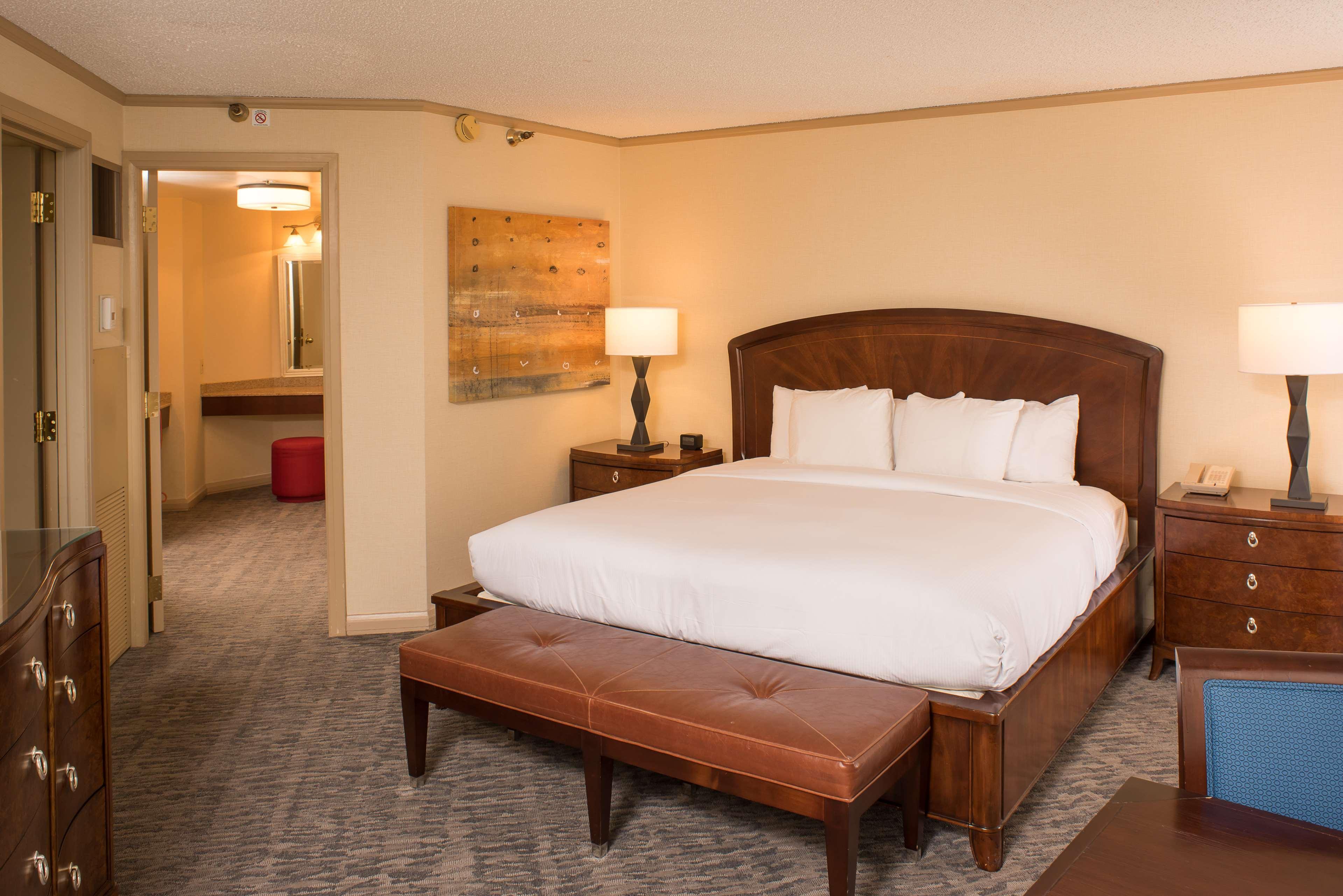 Doubletree By Hilton At Warren Place Tulsa