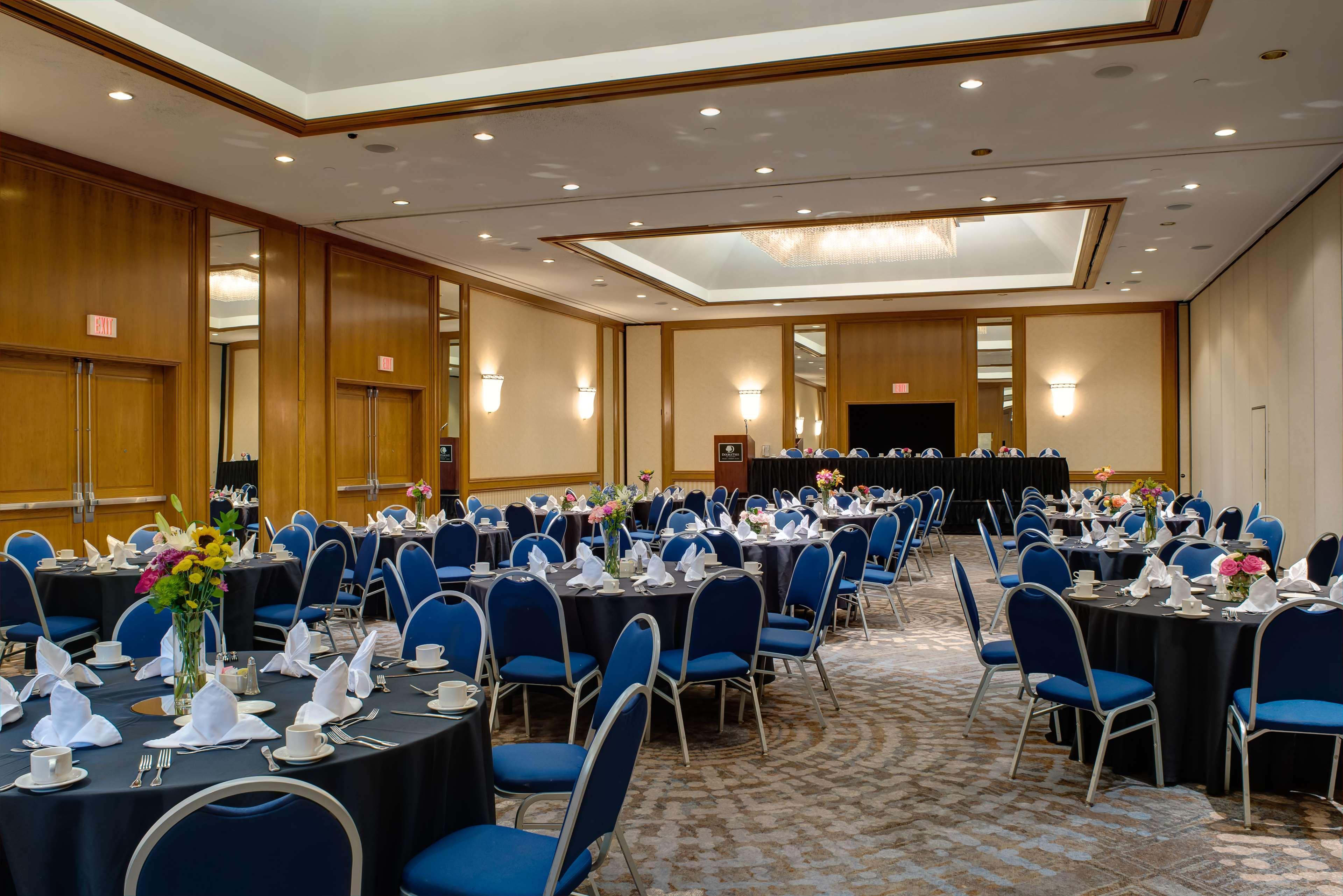 Doubletree By Hilton At Warren Place 3*