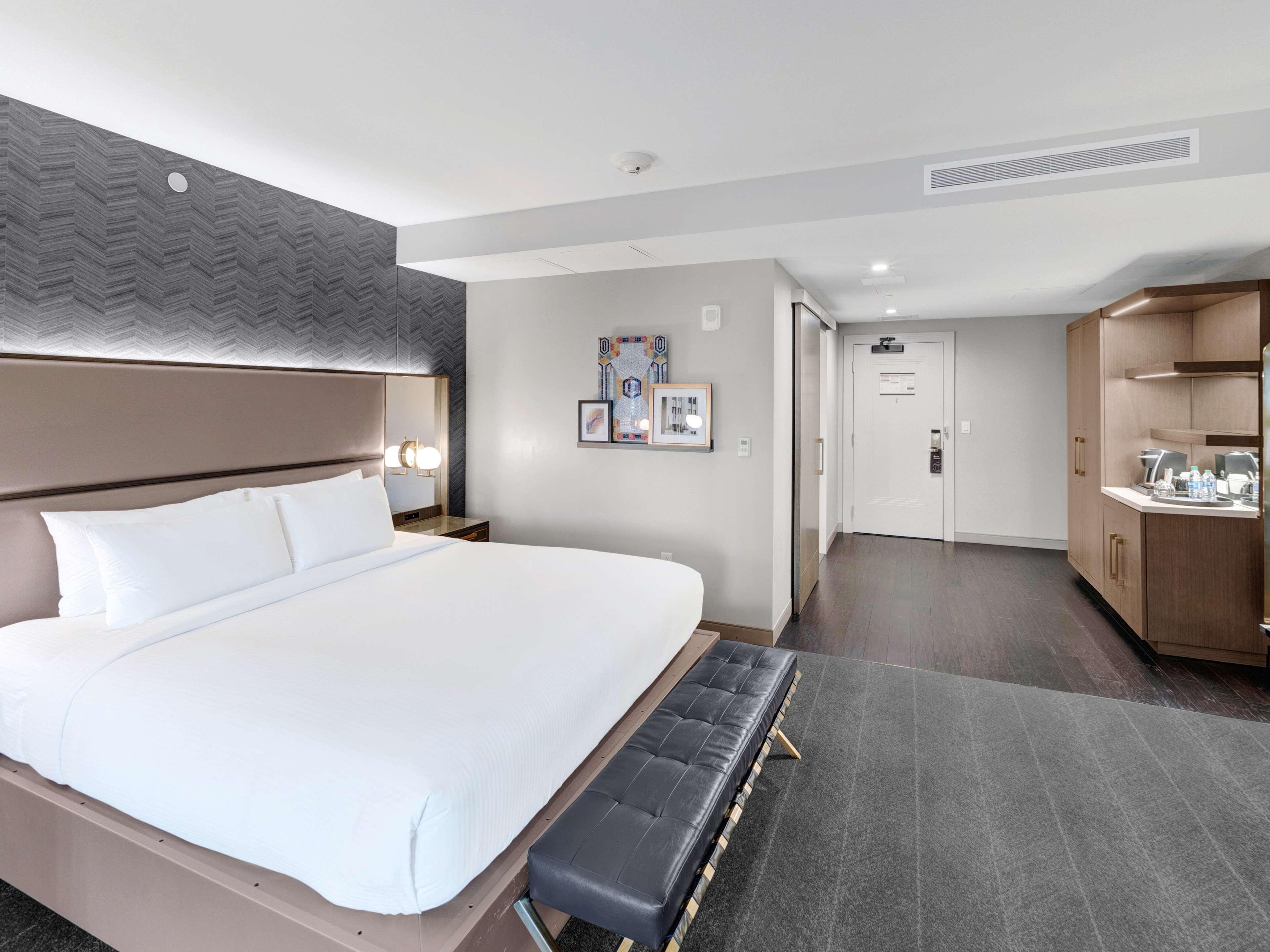 Hotel Club Curio Collection By Hilton 4*