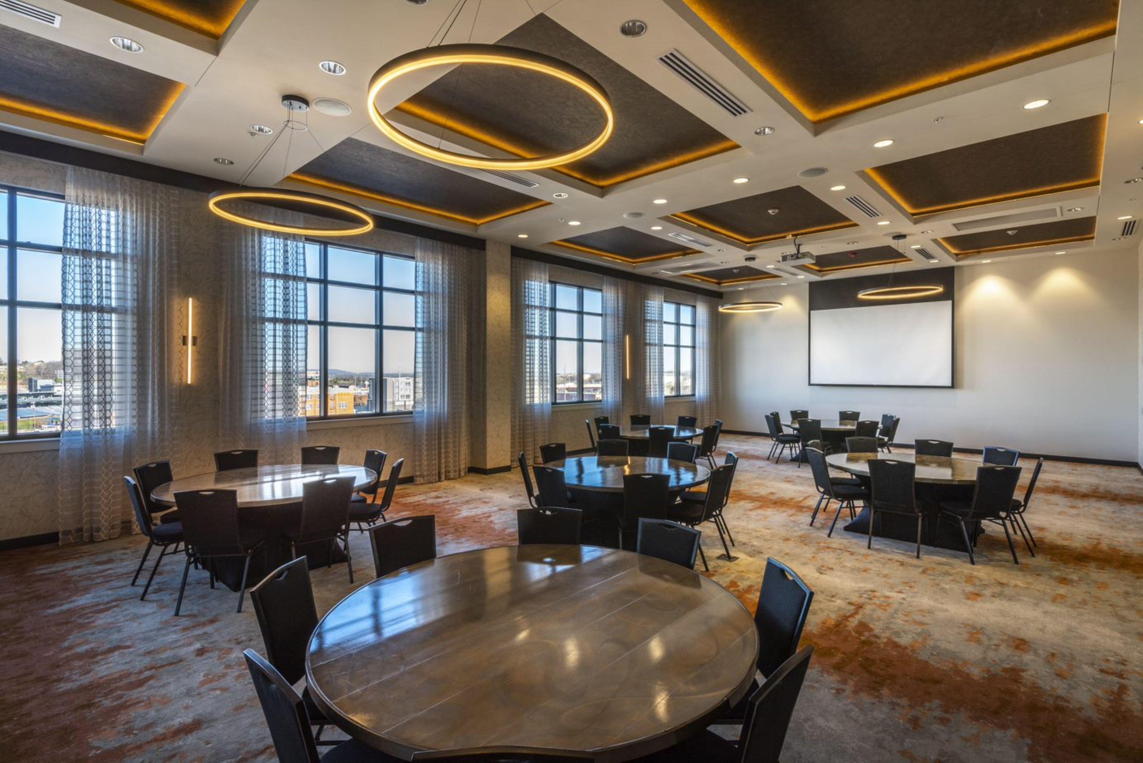 Hotel Indigo Dwtn/entertainment Area Tulsa