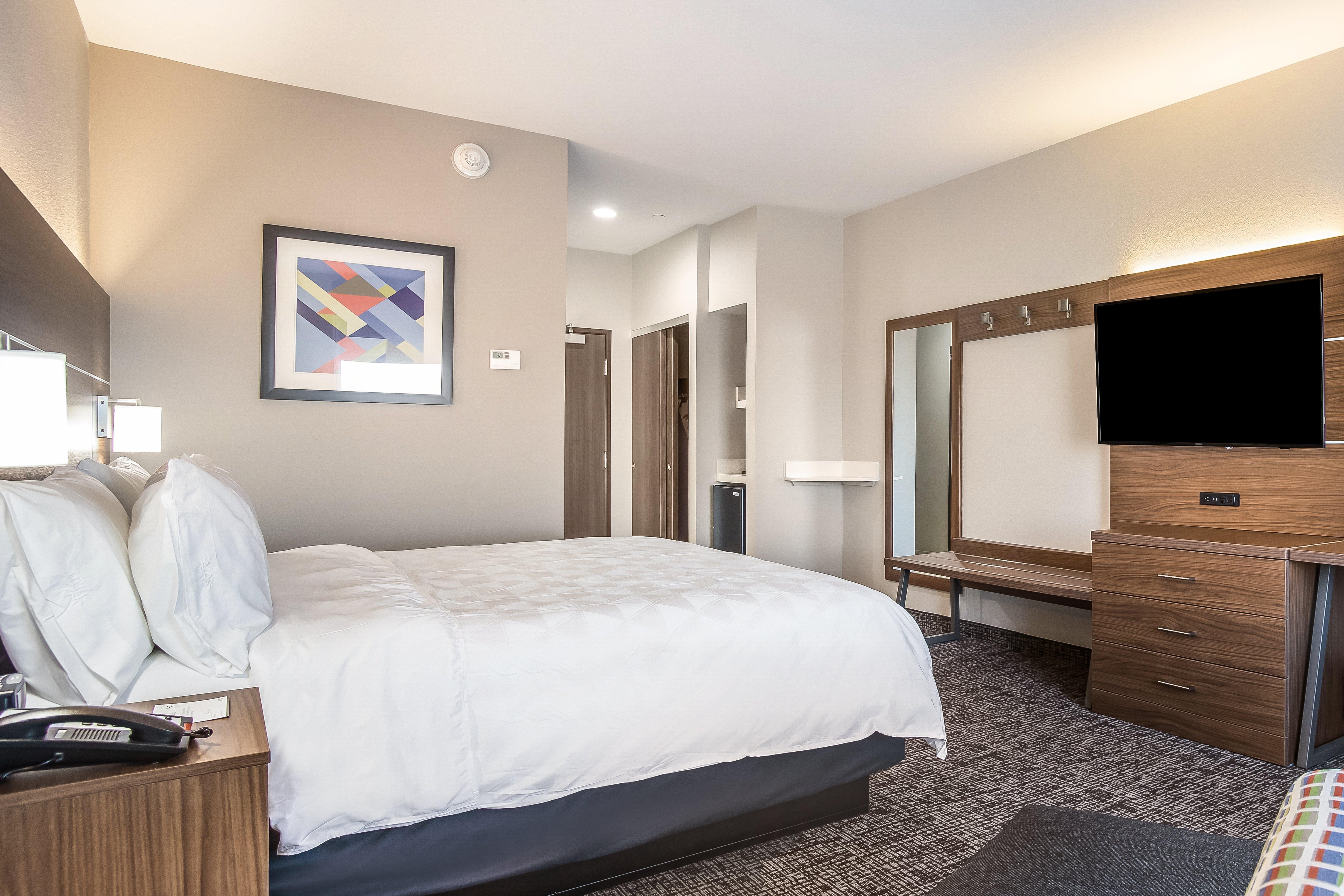 Express & East - Catoosa By Ihg Hotel