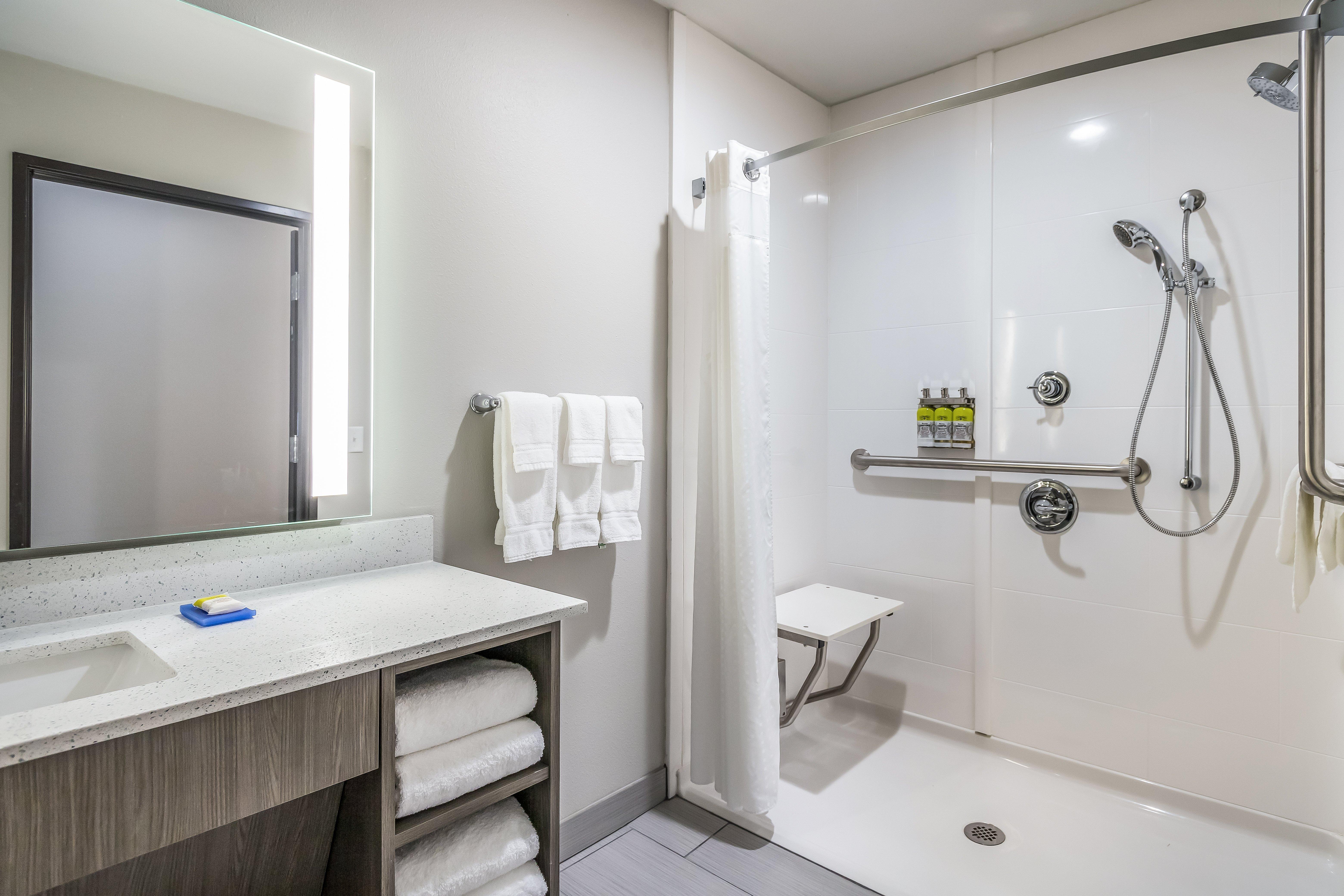 Express & East - Catoosa By Ihg Hotel Tulsa