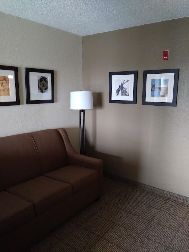 Comfort South - Woodland Hills