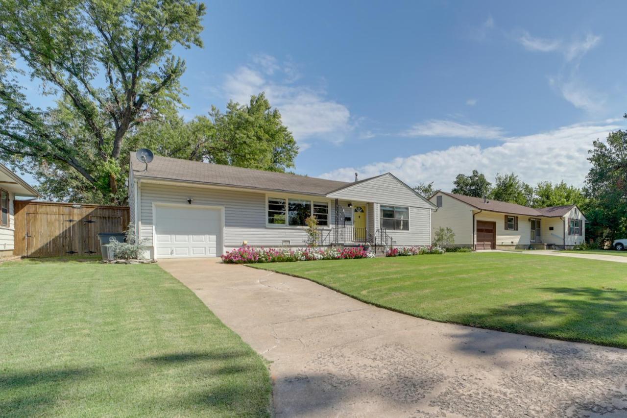 Stylish With Modern Updates! Holiday home Tulsa