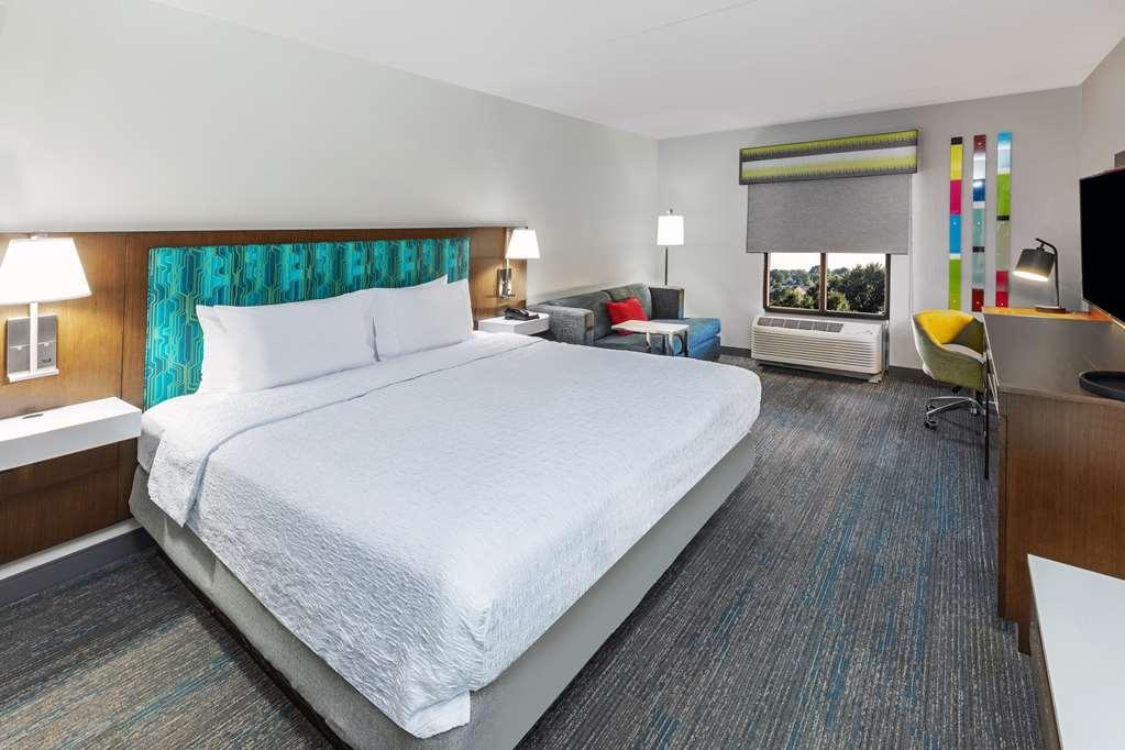Hotel Hampton & Tulsa-woodland Hills 3*