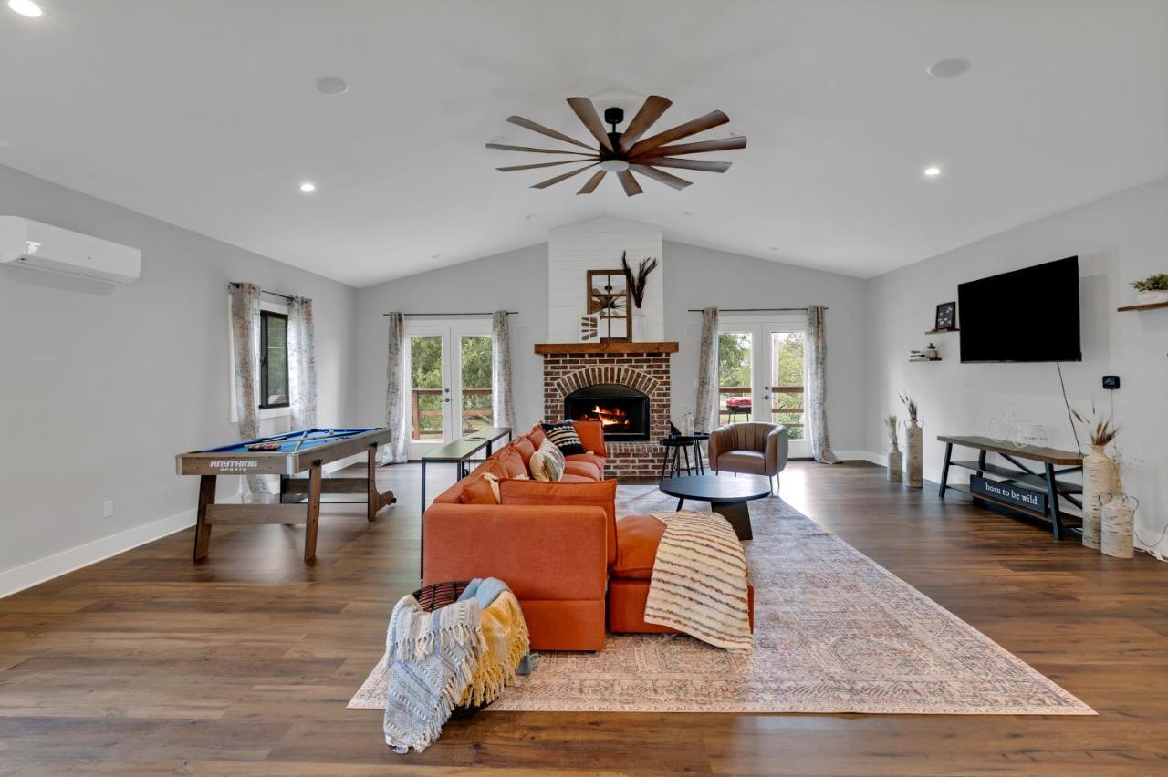Pool Table, Fireplace, Patio, Office Holiday home *