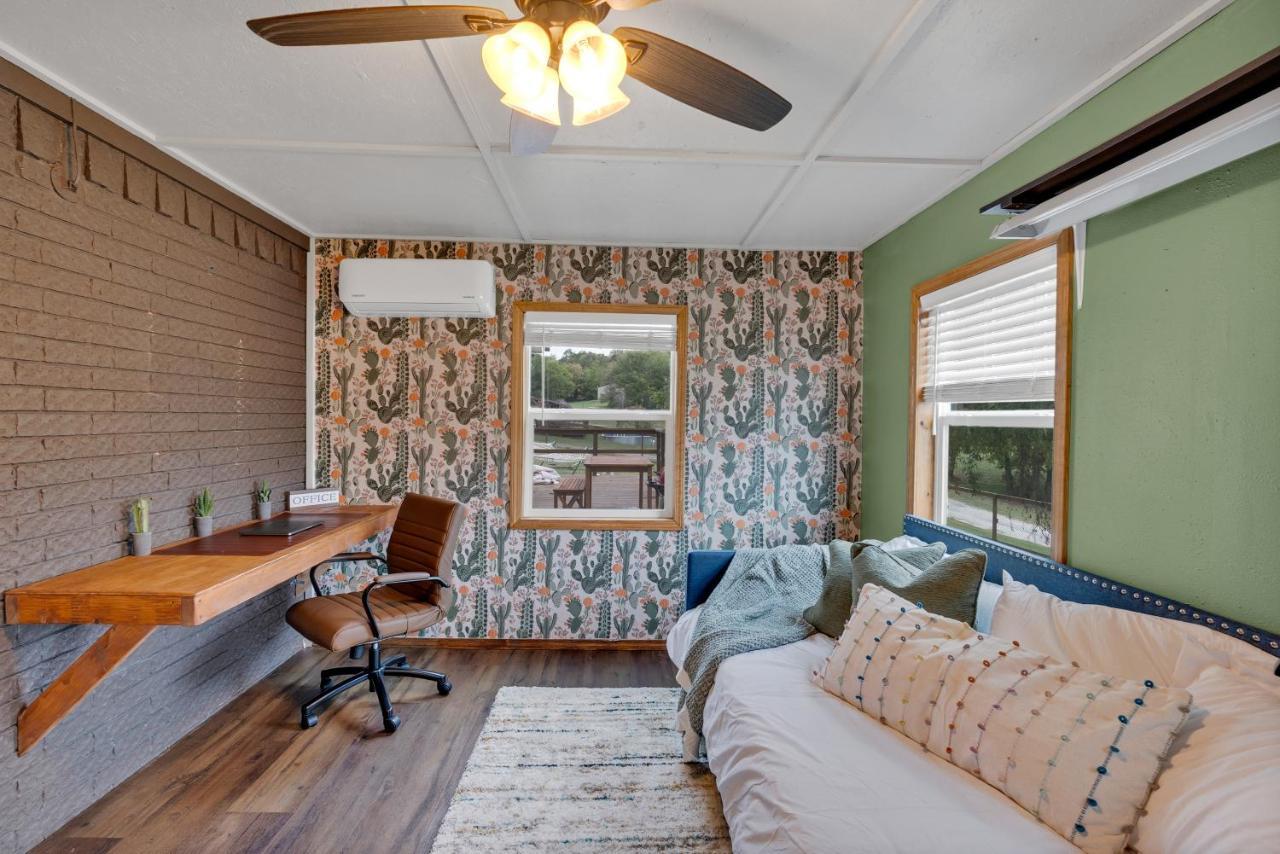 Pool Table, Fireplace, Patio, Office Holiday home *