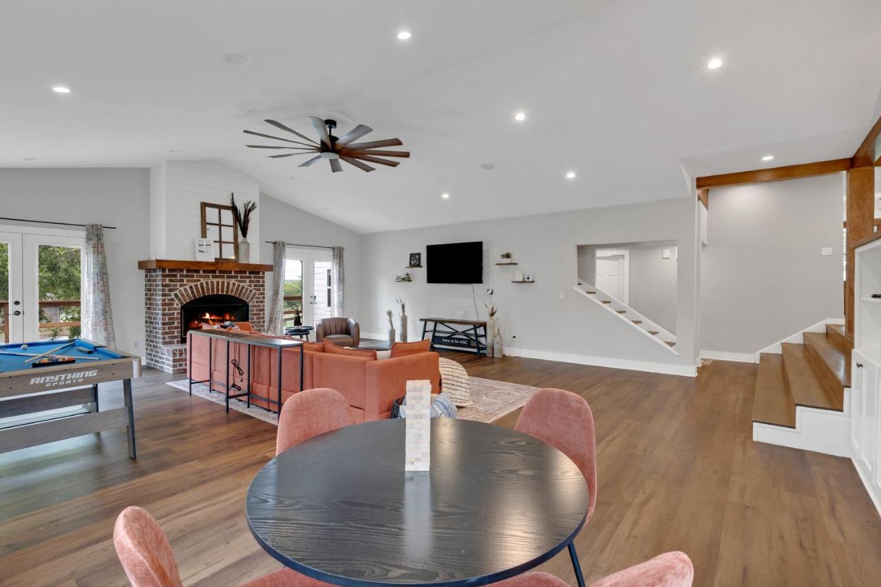 Pool Table, Fireplace, Patio, Office Holiday home