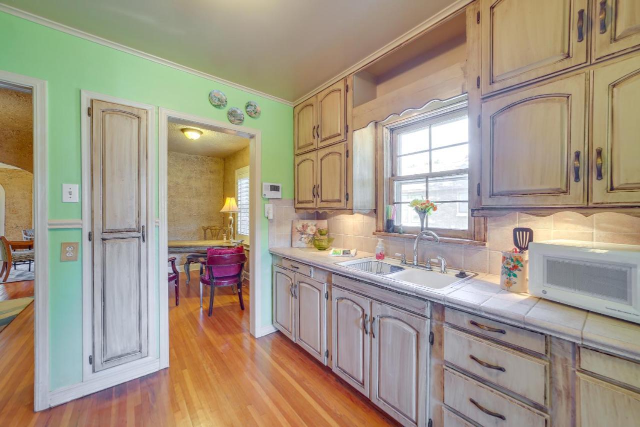 Charming Tusla About Half-mi To Expo Square! Holiday home