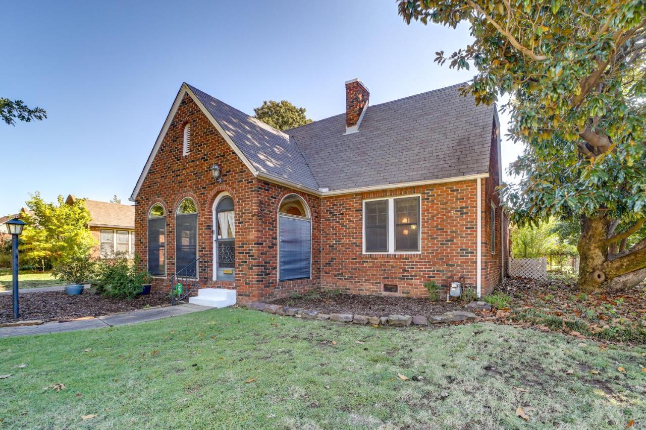 Holiday home Charming Tusla About Half-mi To Expo Square! Tulsa