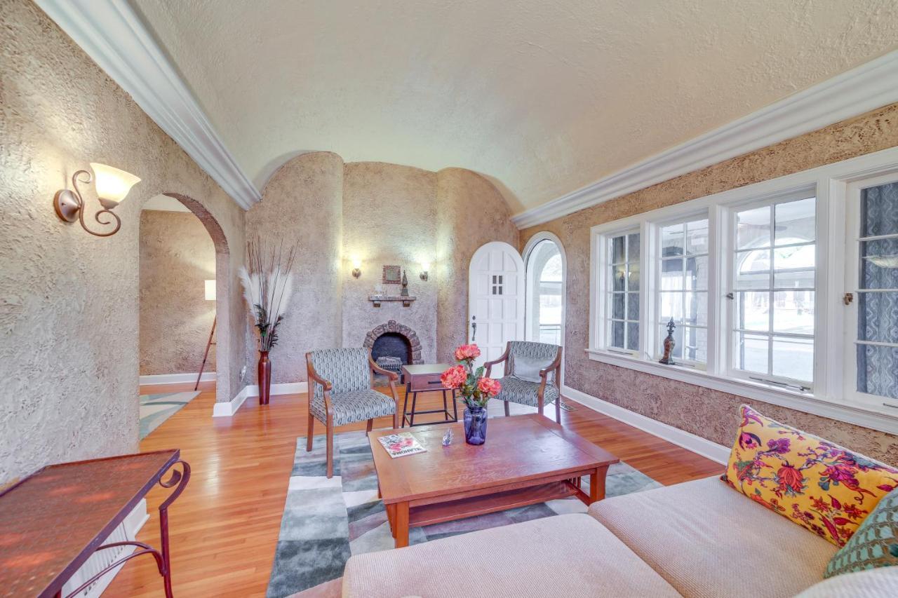 Charming Tusla About Half-mi To Expo Square! Holiday home Tulsa