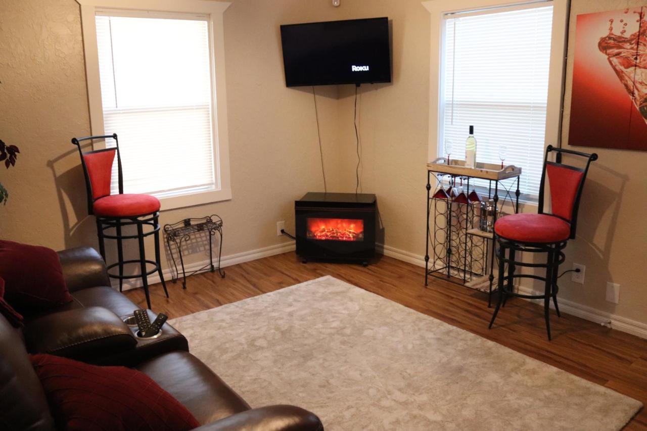 Charming 2 Bedroom Retreat Minutes From Downtown Tulsa