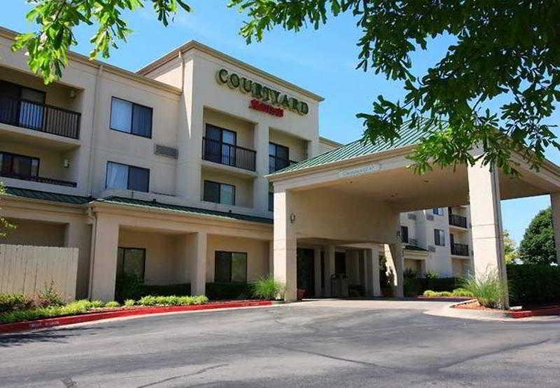 Courtyard By Marriott