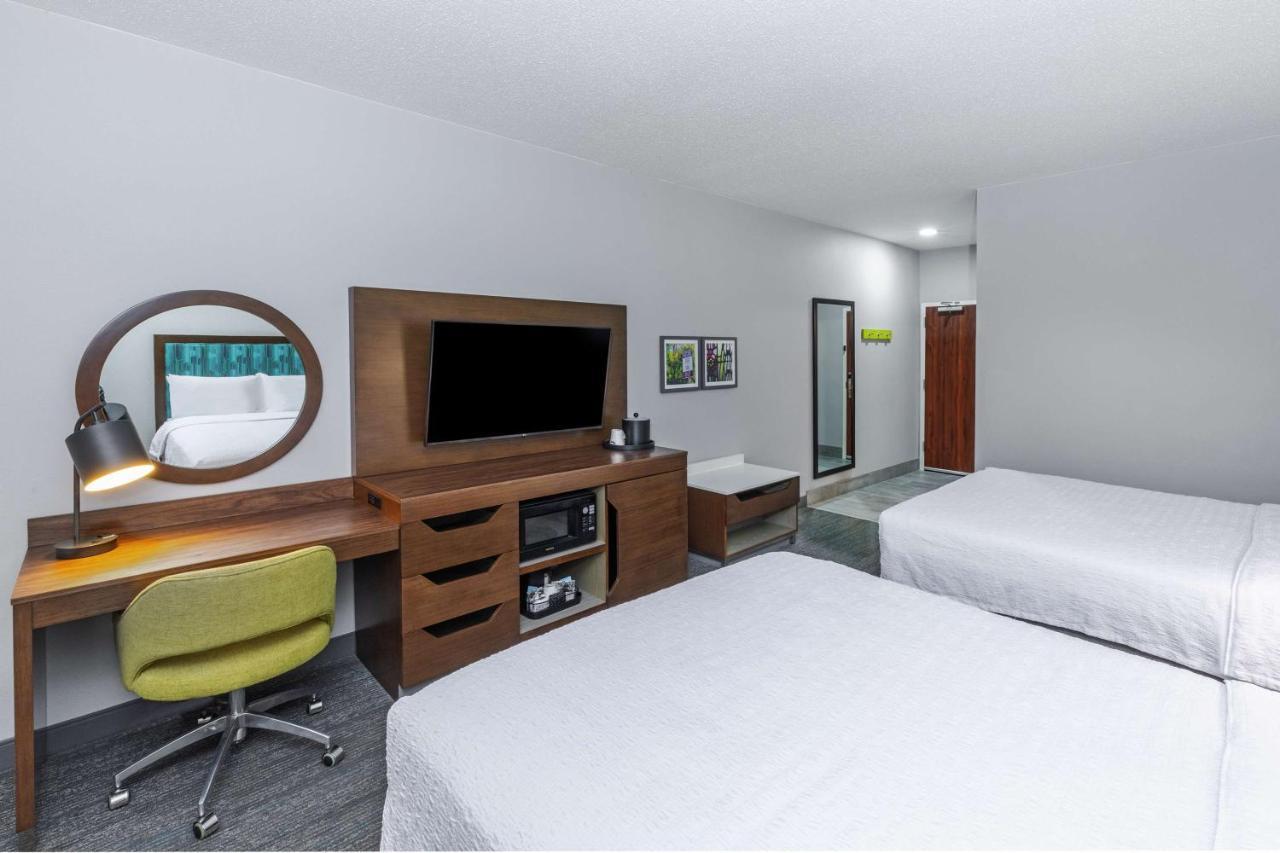 Hotel Hampton & Tulsa-woodland Hills 3*