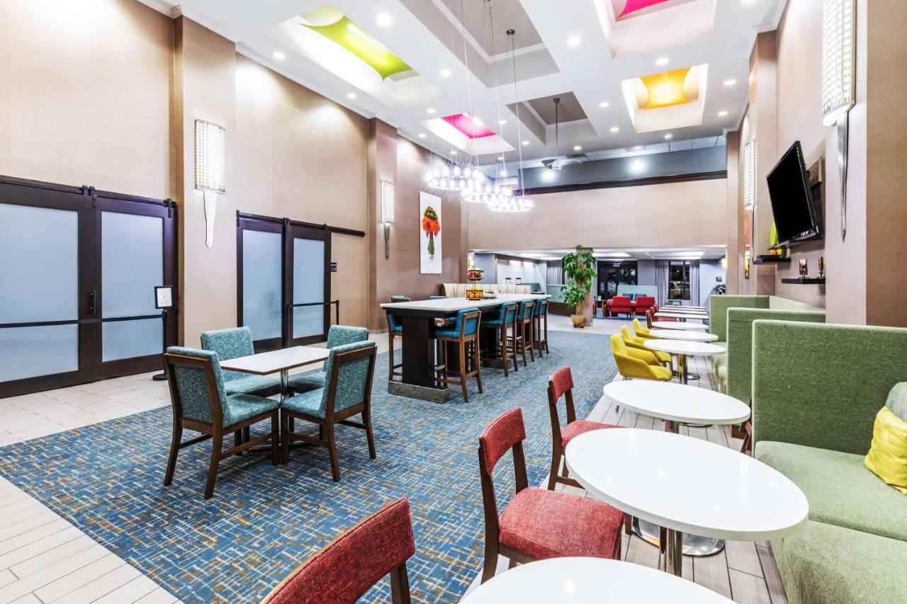 Hotel Hampton & Tulsa-woodland Hills