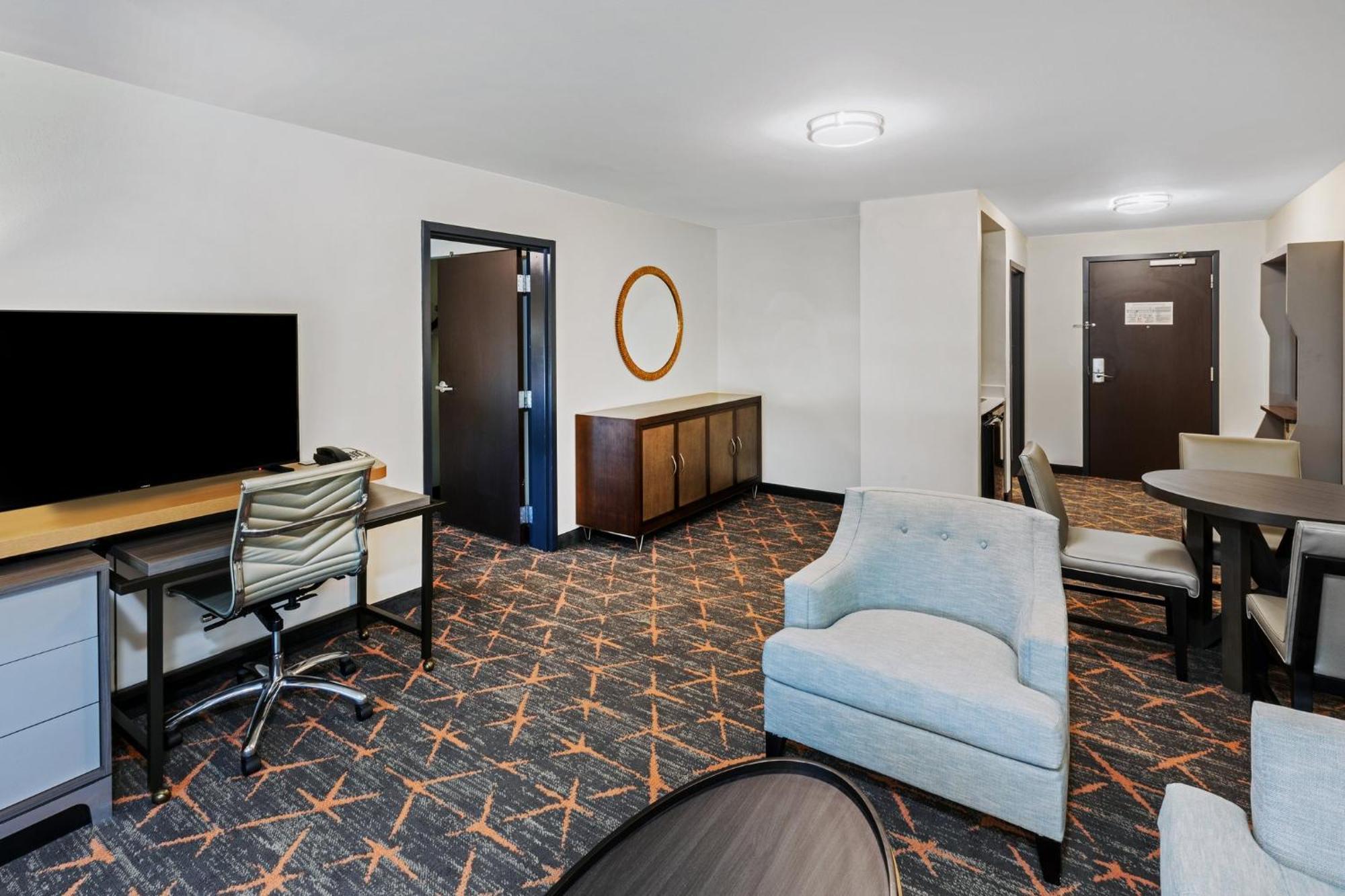 & South By Ihg Tulsa