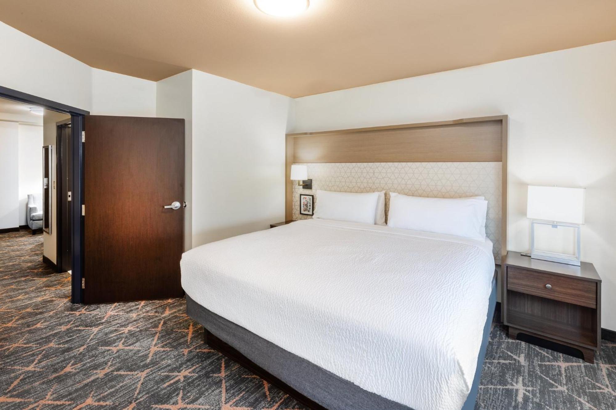 Hotel & South By Ihg Tulsa