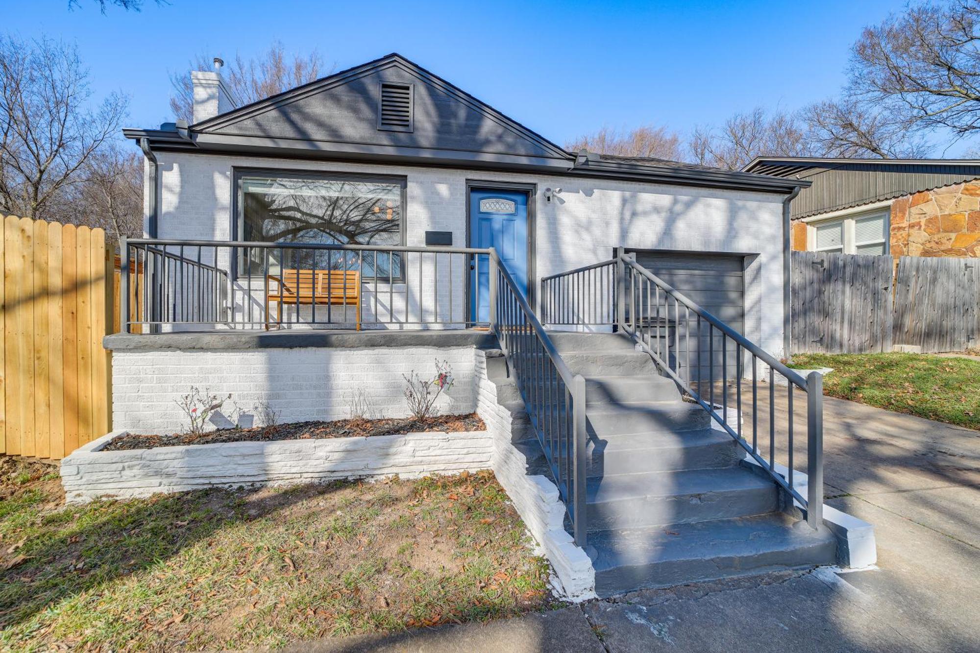 Lovely Vacation About 3 Mi To Downtown! Holiday home *