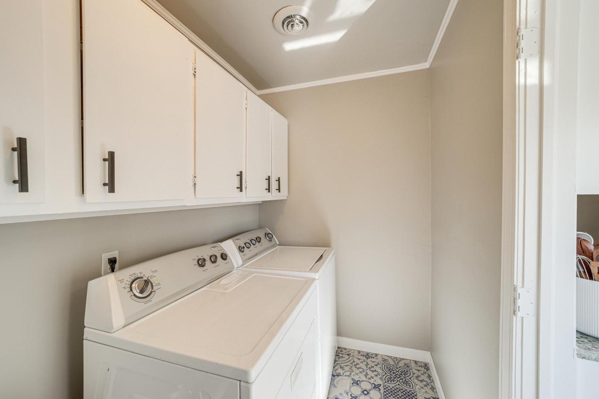 Lovely Vacation About 3 Mi To Downtown! Holiday home *