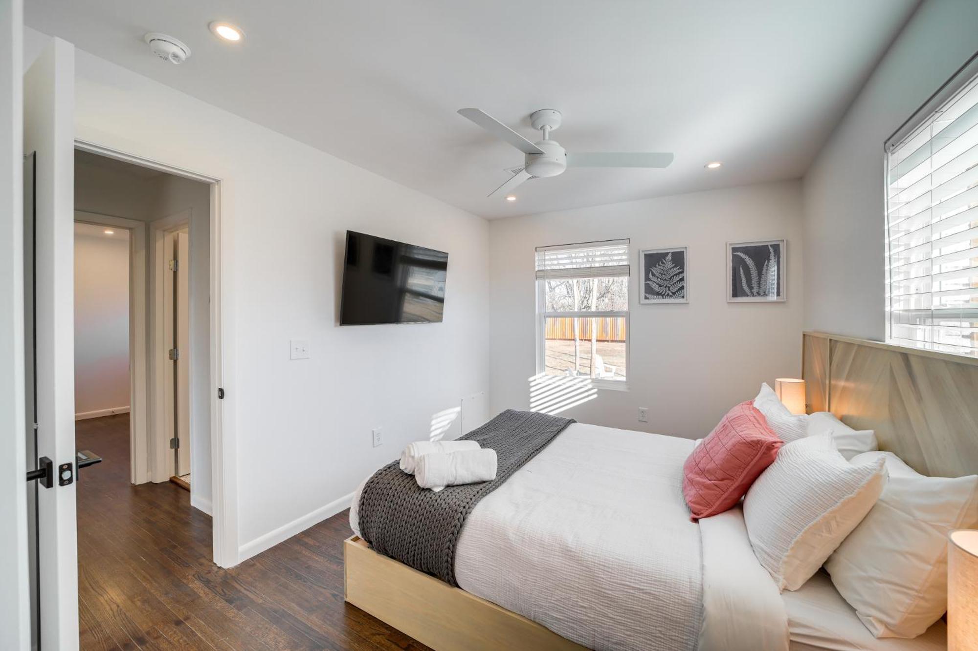 Charming Vacation With Patio! Tulsa