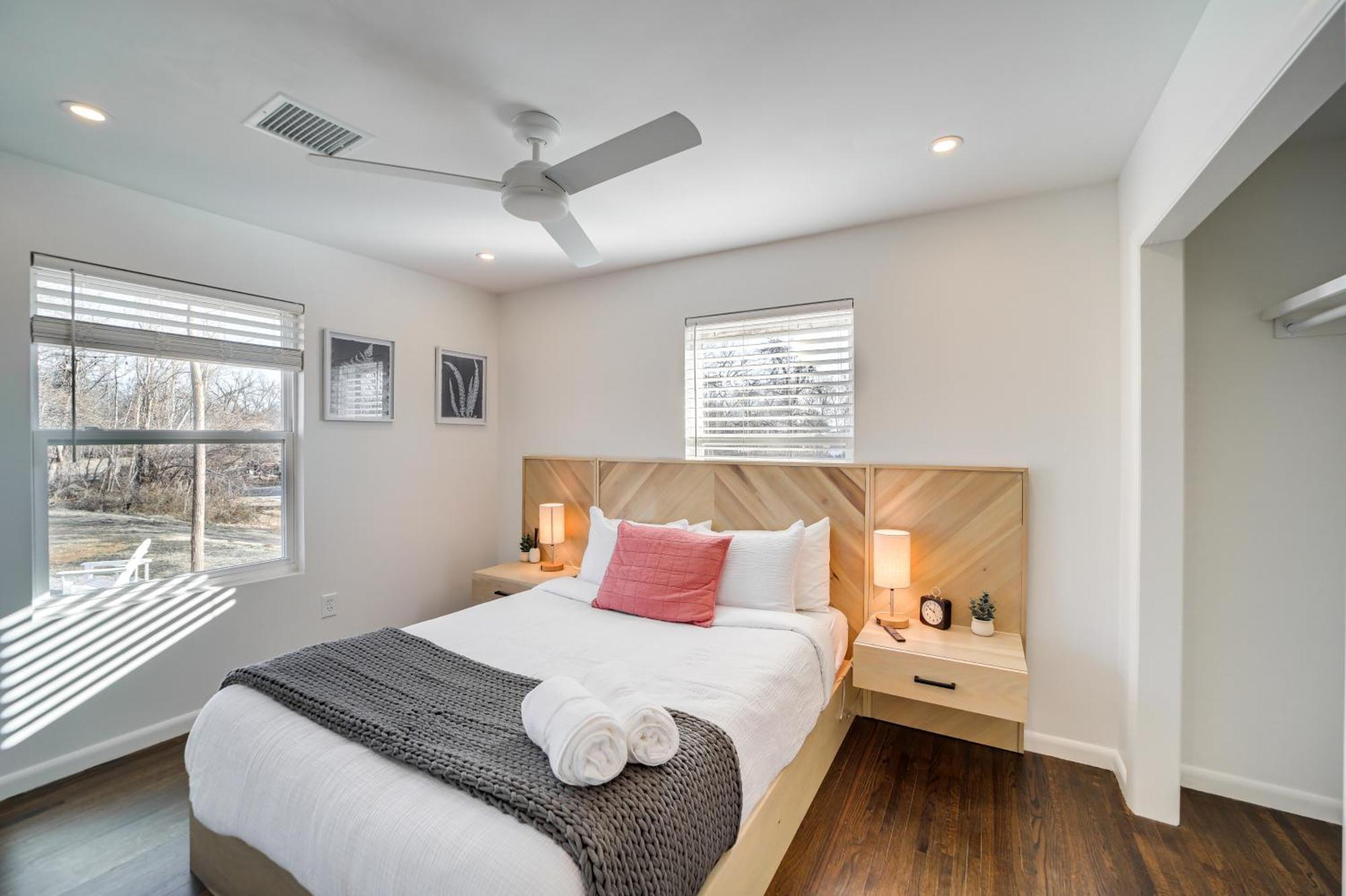 Holiday home Charming Vacation With Patio!
