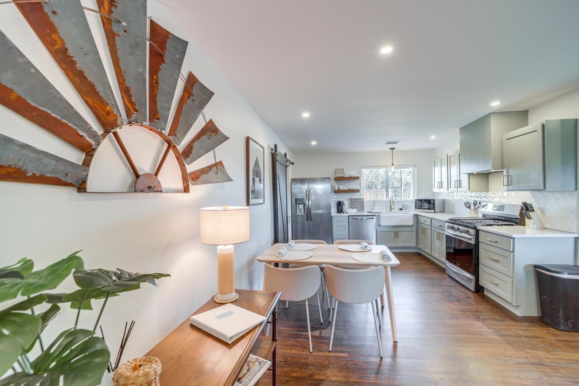 Charming Vacation With Patio! Holiday home Tulsa